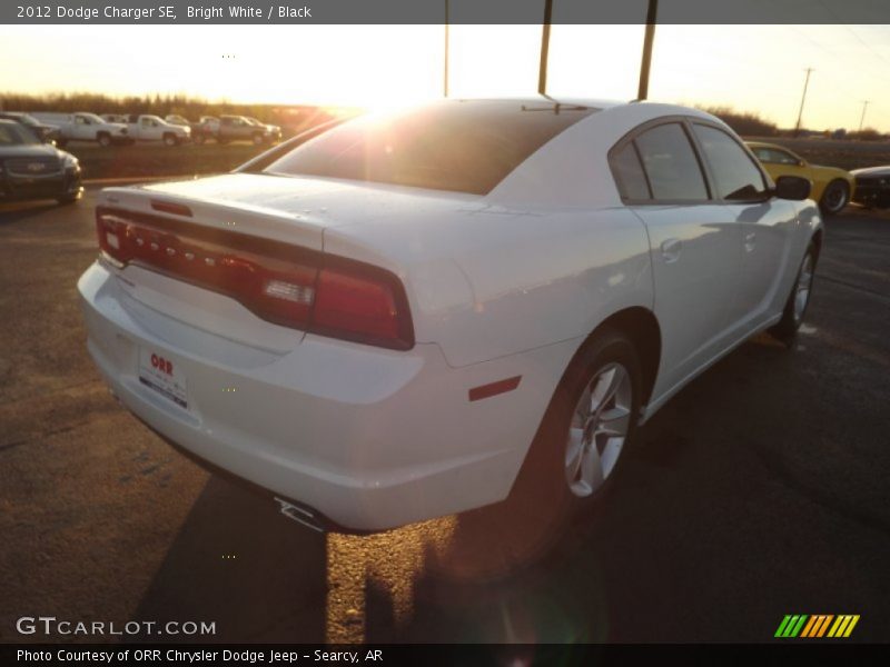 Bright White / Black 2012 Dodge Charger SE