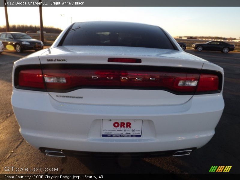 Bright White / Black 2012 Dodge Charger SE