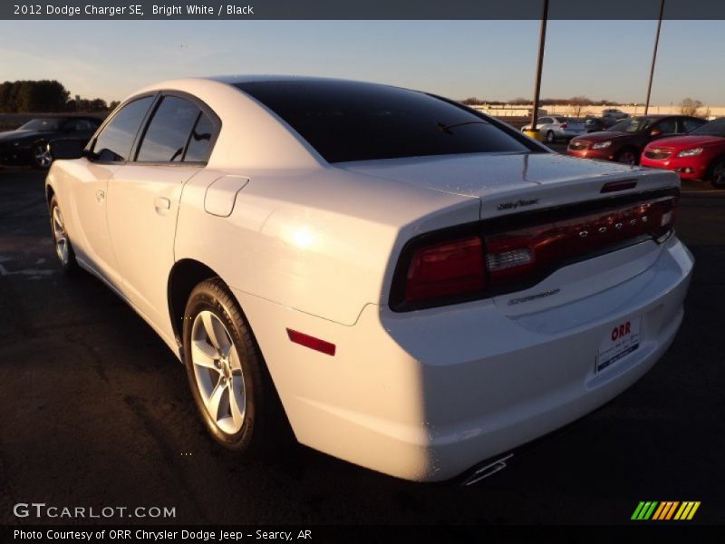 Bright White / Black 2012 Dodge Charger SE