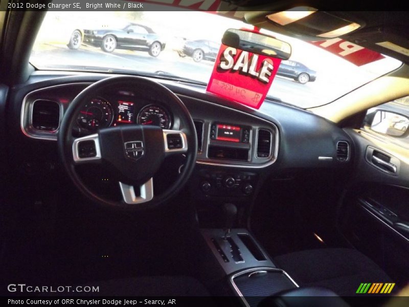 Bright White / Black 2012 Dodge Charger SE