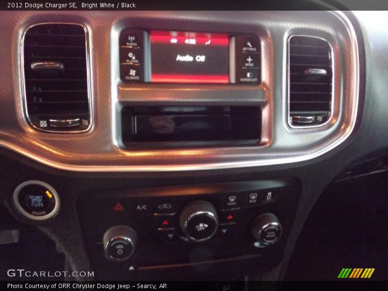 Bright White / Black 2012 Dodge Charger SE
