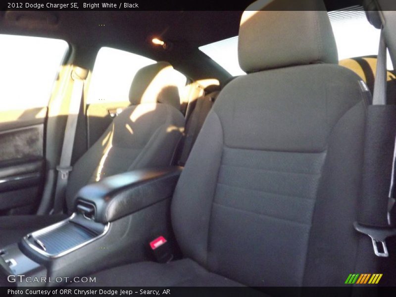 Bright White / Black 2012 Dodge Charger SE