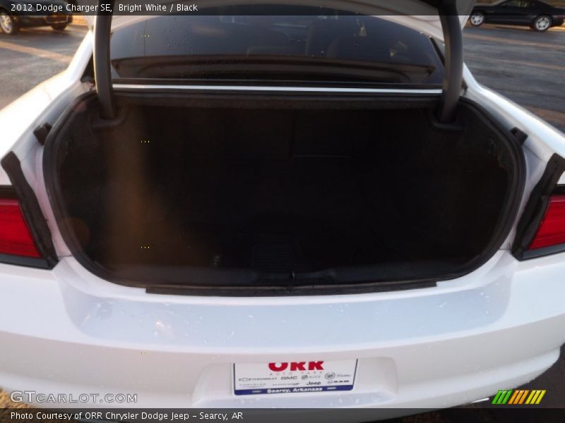 Bright White / Black 2012 Dodge Charger SE