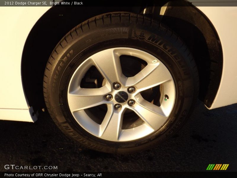 Bright White / Black 2012 Dodge Charger SE