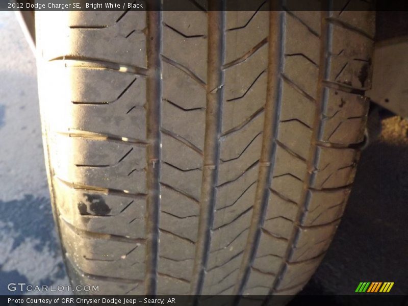 Bright White / Black 2012 Dodge Charger SE