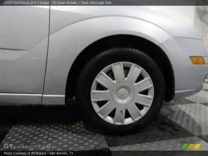 CD Silver Metallic / Dark Flint/Light Flint 2006 Ford Focus ZX4 S Sedan