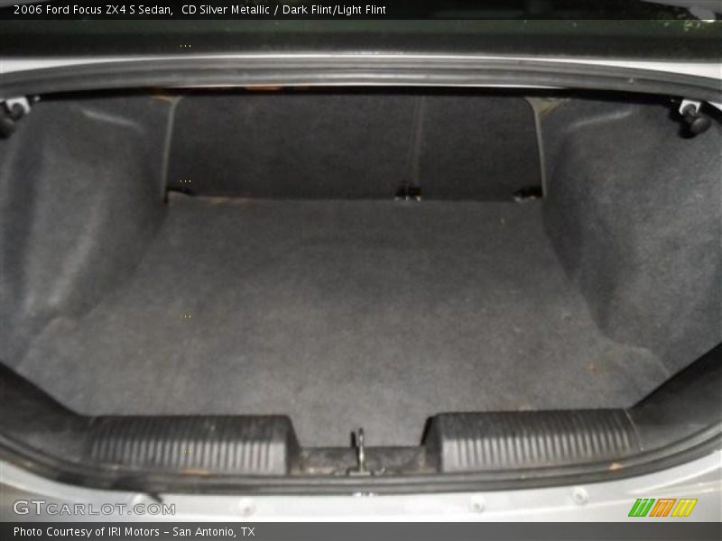 CD Silver Metallic / Dark Flint/Light Flint 2006 Ford Focus ZX4 S Sedan