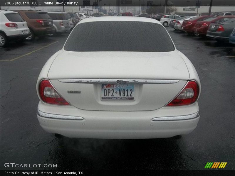 White Onyx / Barley 2006 Jaguar XJ XJ8 L