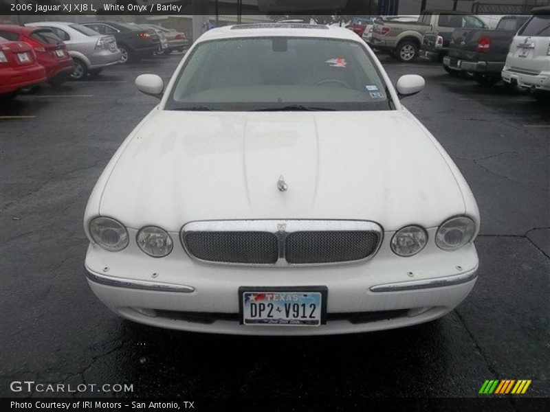 White Onyx / Barley 2006 Jaguar XJ XJ8 L