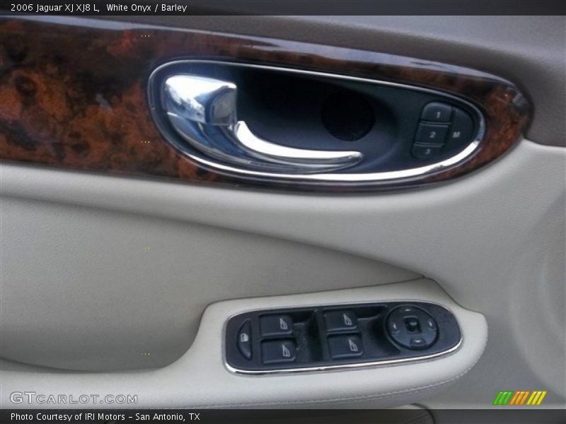 Controls of 2006 XJ XJ8 L