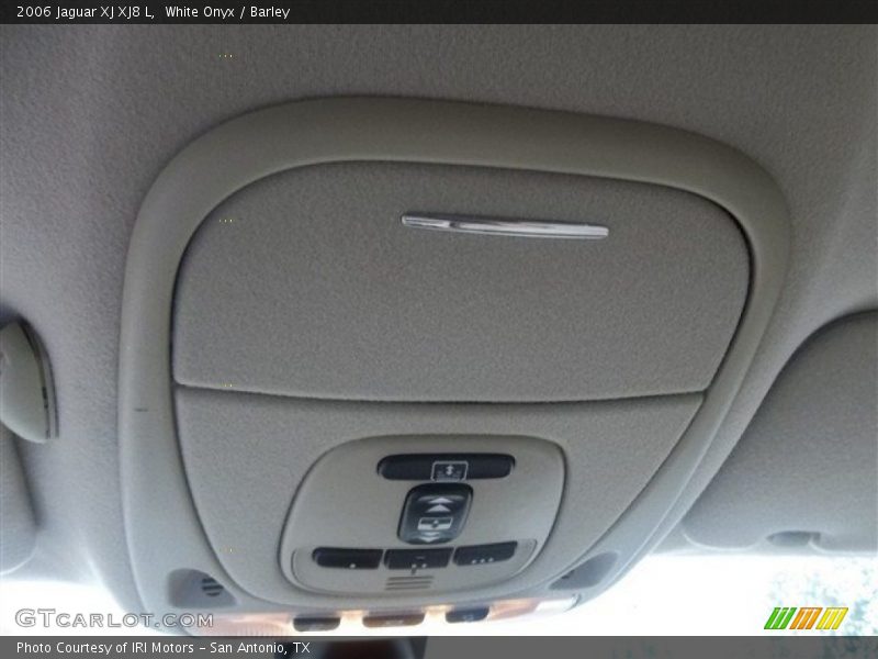 White Onyx / Barley 2006 Jaguar XJ XJ8 L