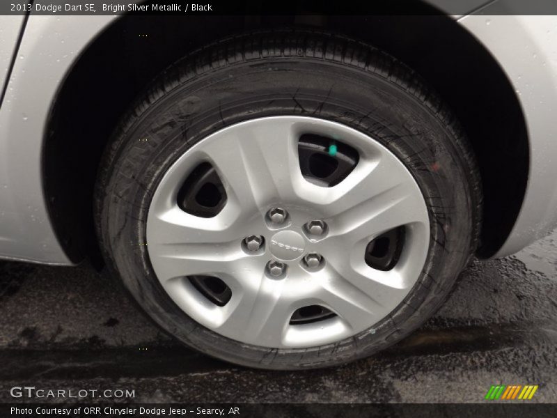 Bright Silver Metallic / Black 2013 Dodge Dart SE