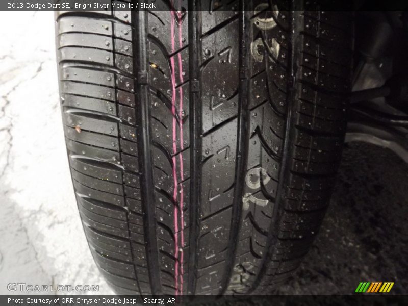 Bright Silver Metallic / Black 2013 Dodge Dart SE