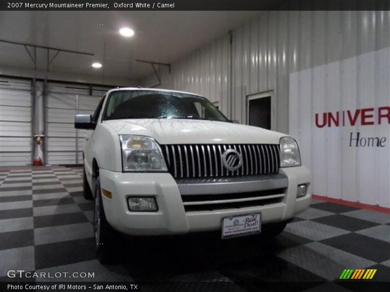 Oxford White / Camel 2007 Mercury Mountaineer Premier