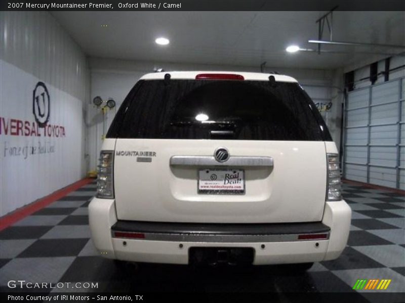 Oxford White / Camel 2007 Mercury Mountaineer Premier