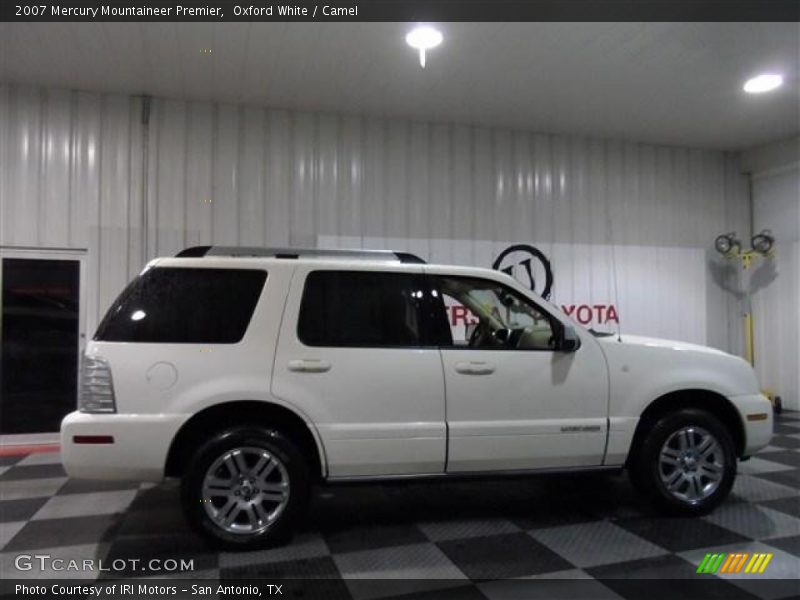 Oxford White / Camel 2007 Mercury Mountaineer Premier