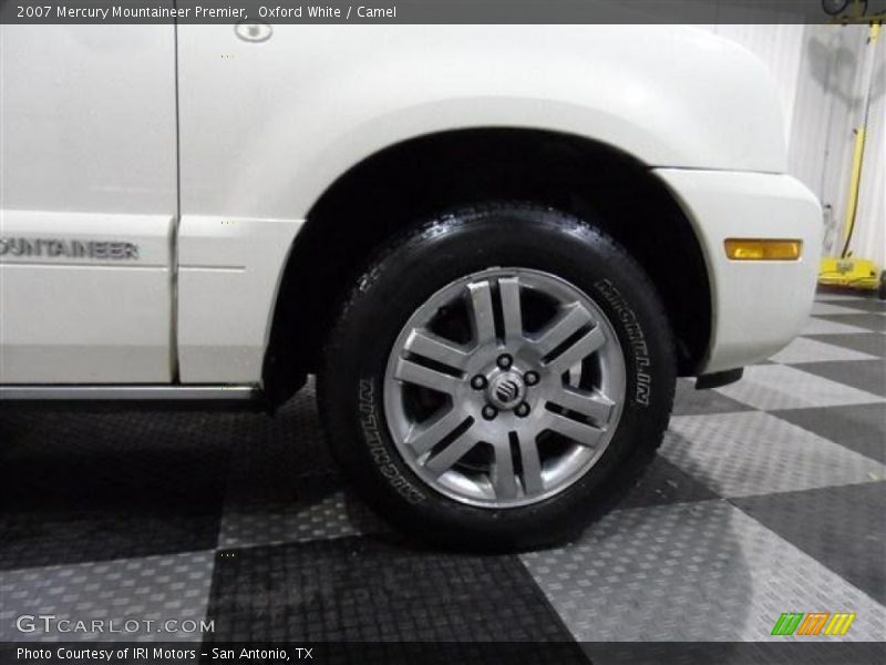 Oxford White / Camel 2007 Mercury Mountaineer Premier