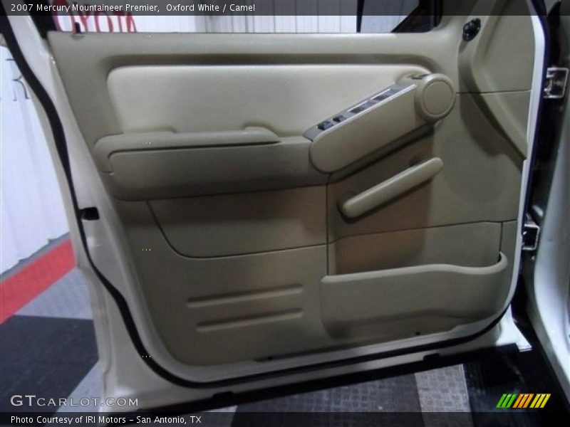 Oxford White / Camel 2007 Mercury Mountaineer Premier