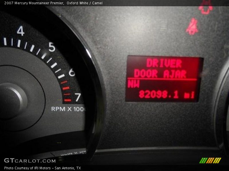 Oxford White / Camel 2007 Mercury Mountaineer Premier