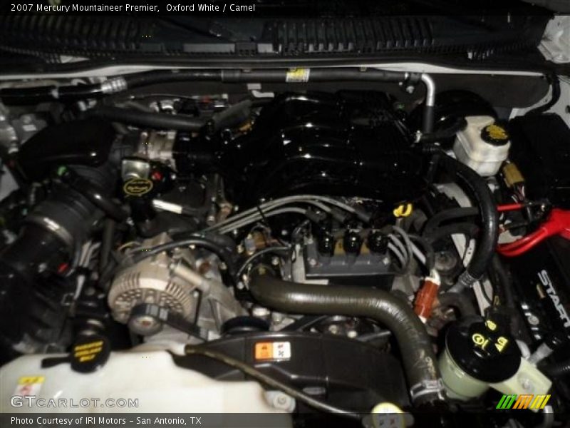 Oxford White / Camel 2007 Mercury Mountaineer Premier