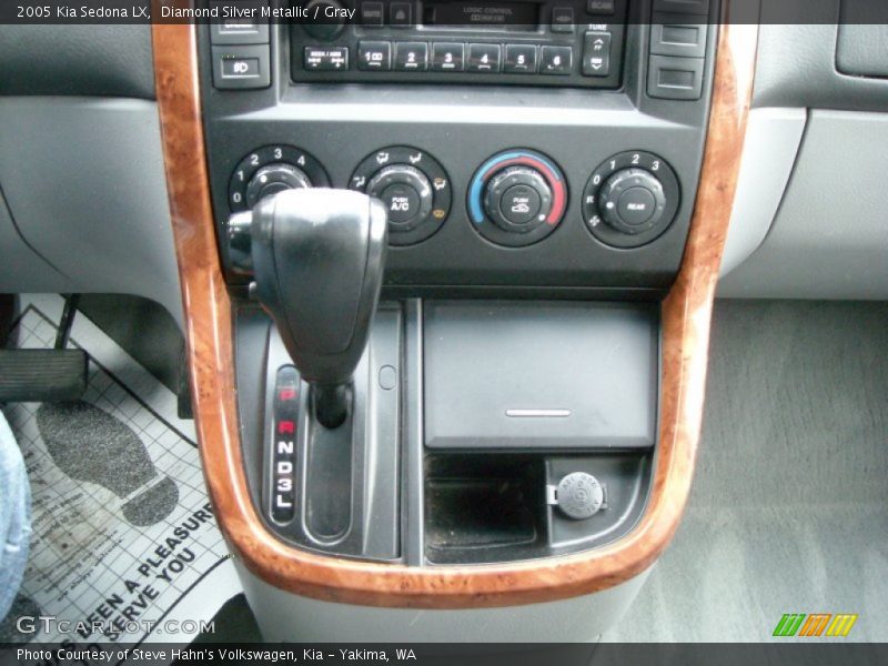 Diamond Silver Metallic / Gray 2005 Kia Sedona LX