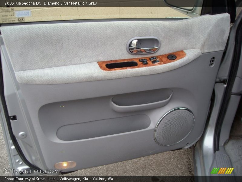 Diamond Silver Metallic / Gray 2005 Kia Sedona LX