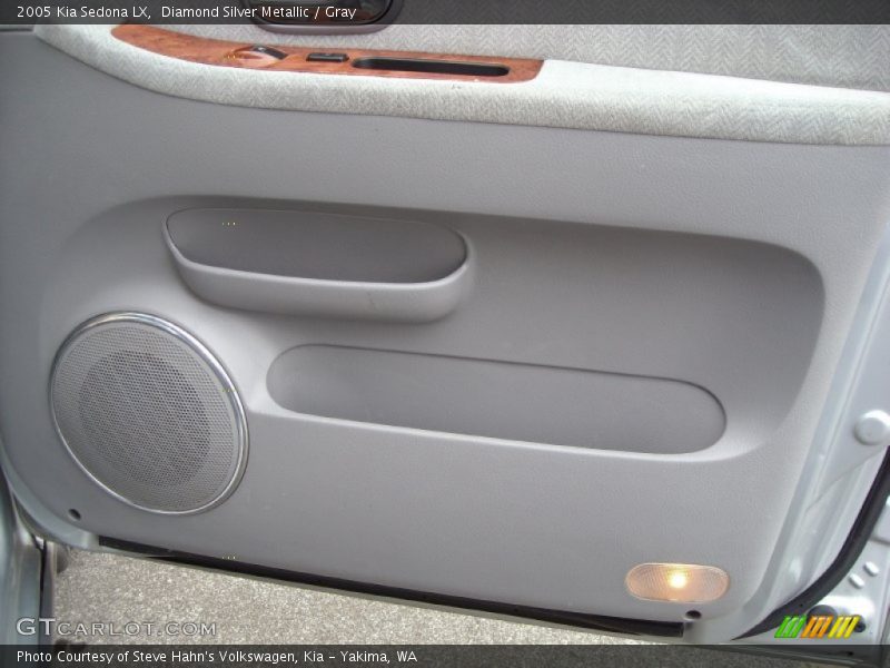 Diamond Silver Metallic / Gray 2005 Kia Sedona LX