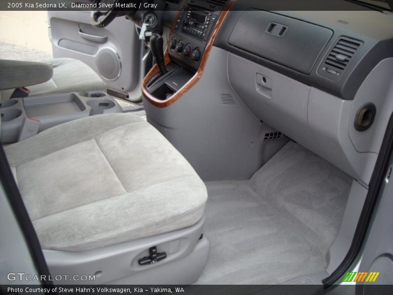 Diamond Silver Metallic / Gray 2005 Kia Sedona LX