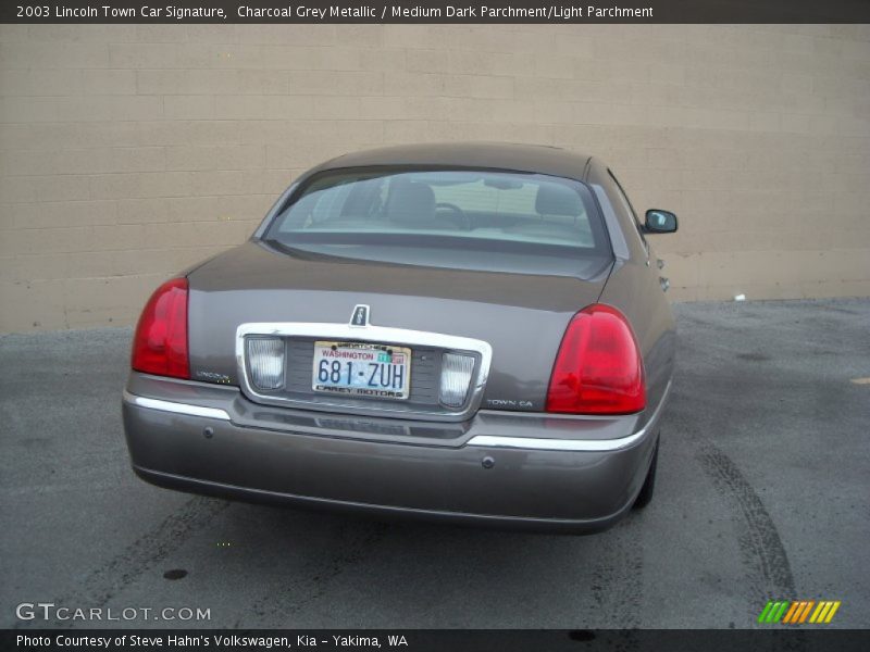 Charcoal Grey Metallic / Medium Dark Parchment/Light Parchment 2003 Lincoln Town Car Signature