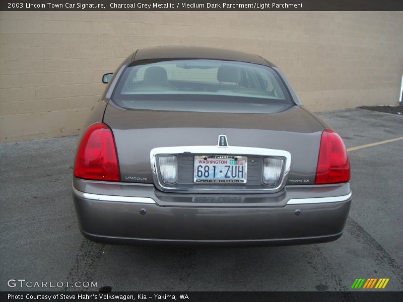 Charcoal Grey Metallic / Medium Dark Parchment/Light Parchment 2003 Lincoln Town Car Signature
