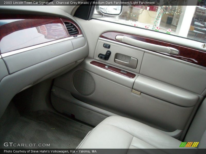 Charcoal Grey Metallic / Medium Dark Parchment/Light Parchment 2003 Lincoln Town Car Signature