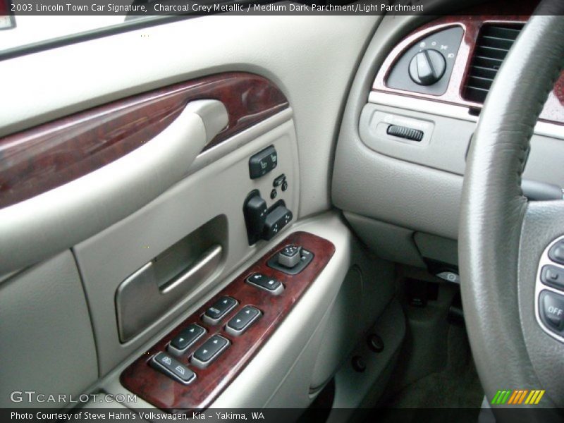 Charcoal Grey Metallic / Medium Dark Parchment/Light Parchment 2003 Lincoln Town Car Signature
