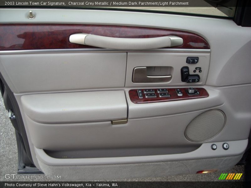 Charcoal Grey Metallic / Medium Dark Parchment/Light Parchment 2003 Lincoln Town Car Signature