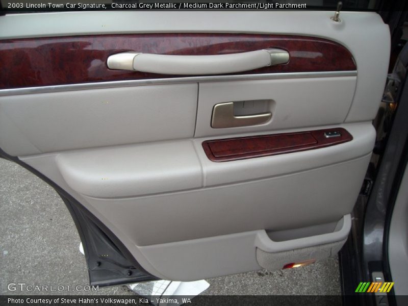 Charcoal Grey Metallic / Medium Dark Parchment/Light Parchment 2003 Lincoln Town Car Signature