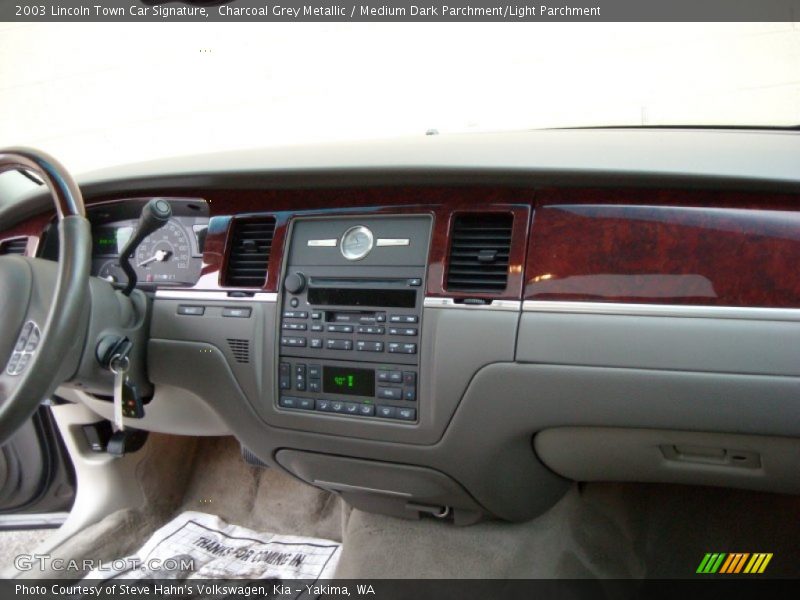 Charcoal Grey Metallic / Medium Dark Parchment/Light Parchment 2003 Lincoln Town Car Signature
