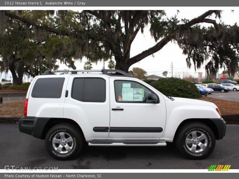 Avalanche White / Gray 2012 Nissan Xterra S