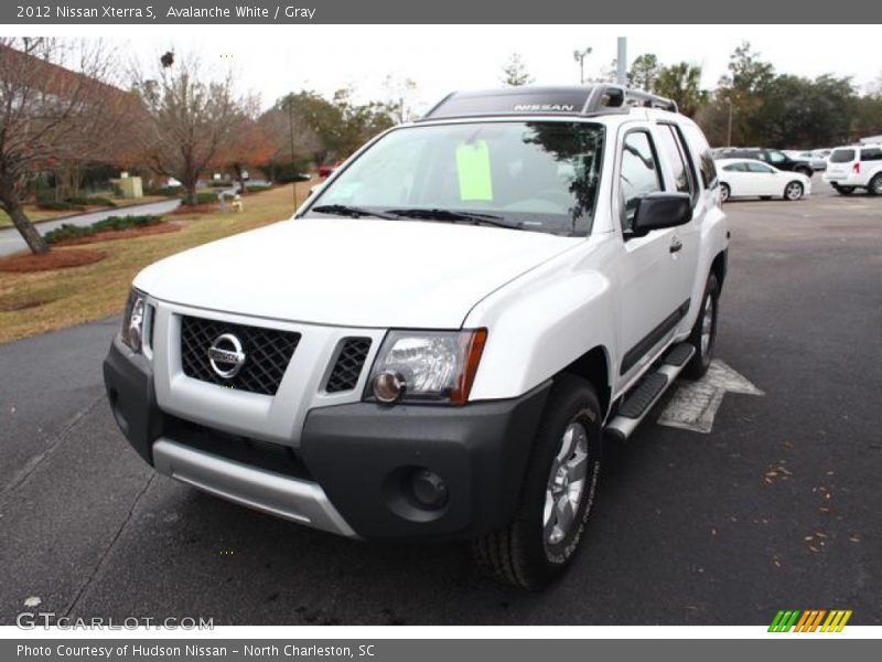 Avalanche White / Gray 2012 Nissan Xterra S