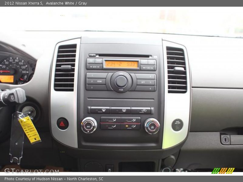 Avalanche White / Gray 2012 Nissan Xterra S