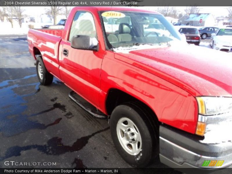 Victory Red / Dark Charcoal 2004 Chevrolet Silverado 1500 Regular Cab 4x4