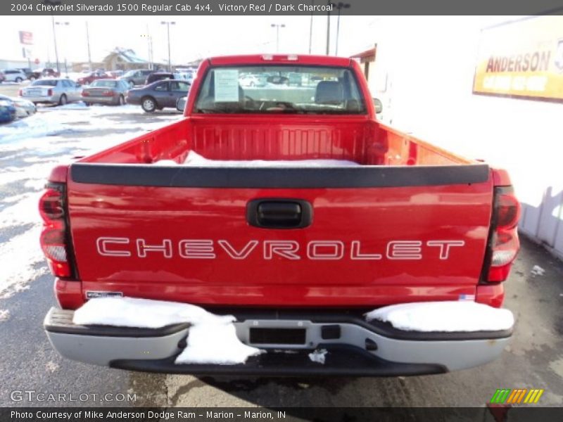 Victory Red / Dark Charcoal 2004 Chevrolet Silverado 1500 Regular Cab 4x4