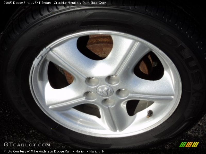 Graphite Metallic / Dark Slate Gray 2005 Dodge Stratus SXT Sedan