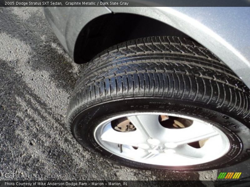 Graphite Metallic / Dark Slate Gray 2005 Dodge Stratus SXT Sedan