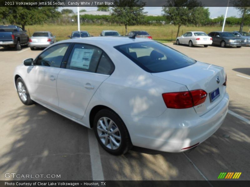 Candy White / Titan Black 2013 Volkswagen Jetta SE Sedan