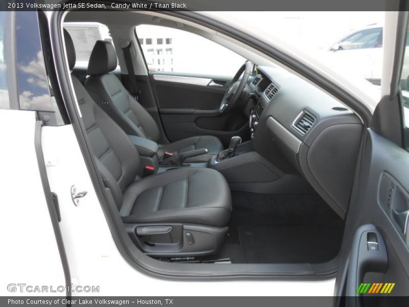 Candy White / Titan Black 2013 Volkswagen Jetta SE Sedan