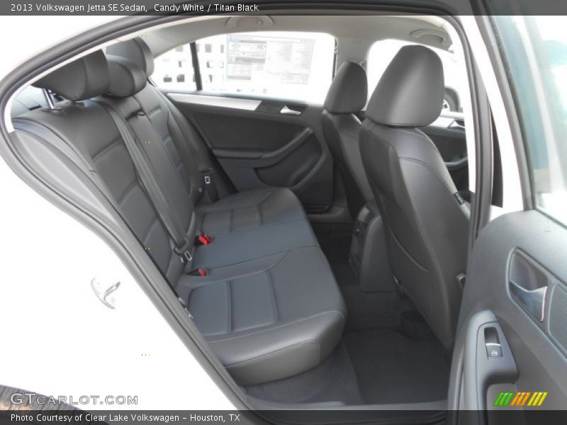 Candy White / Titan Black 2013 Volkswagen Jetta SE Sedan