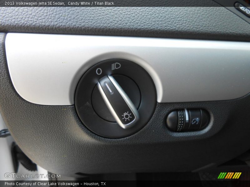 Candy White / Titan Black 2013 Volkswagen Jetta SE Sedan