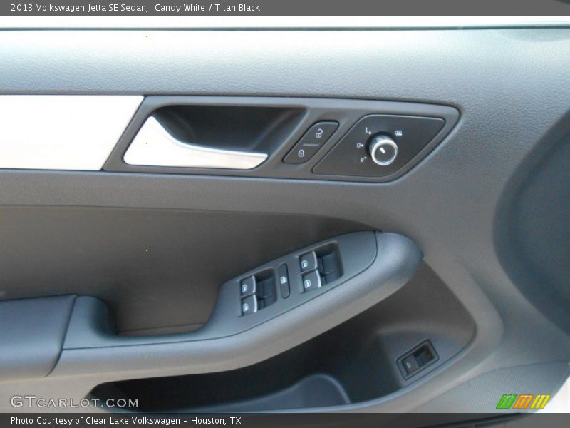 Candy White / Titan Black 2013 Volkswagen Jetta SE Sedan