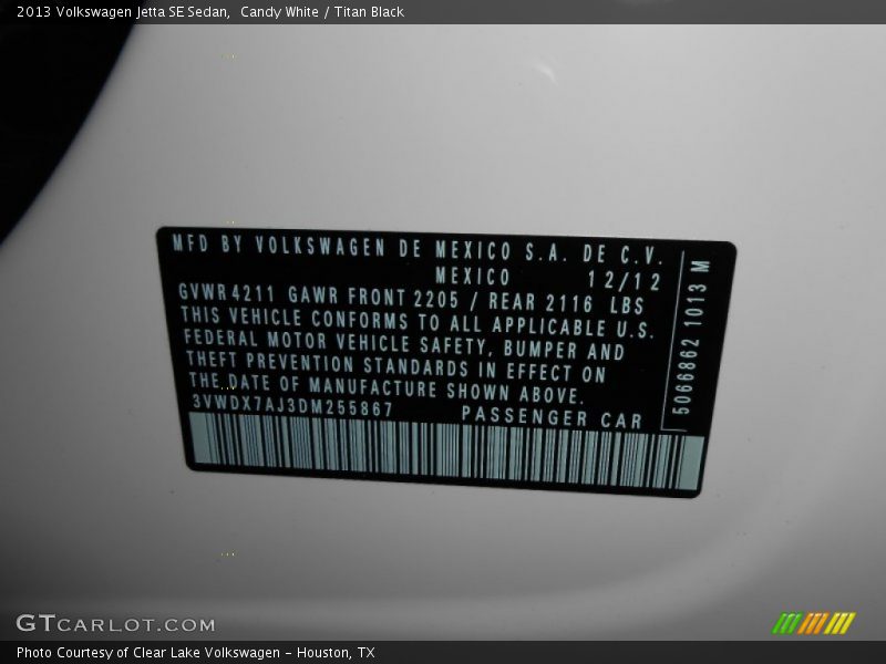 Candy White / Titan Black 2013 Volkswagen Jetta SE Sedan