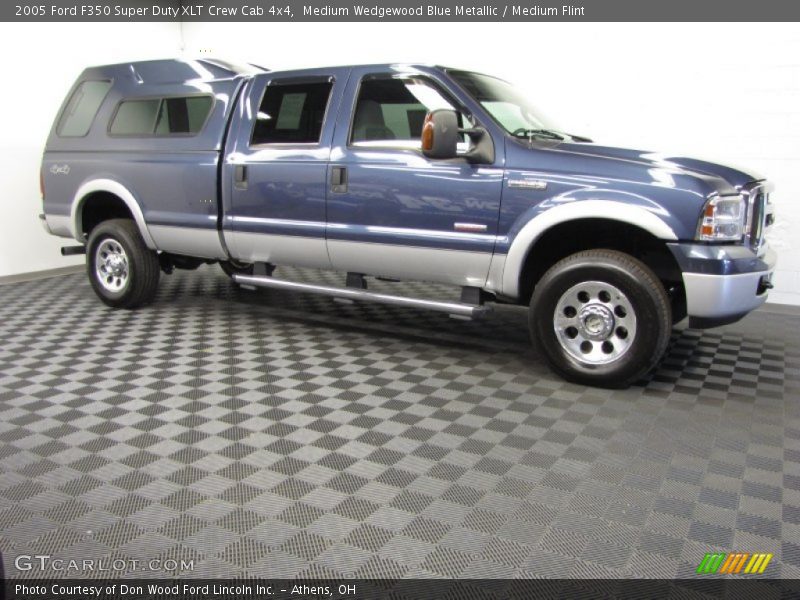 Medium Wedgewood Blue Metallic / Medium Flint 2005 Ford F350 Super Duty XLT Crew Cab 4x4