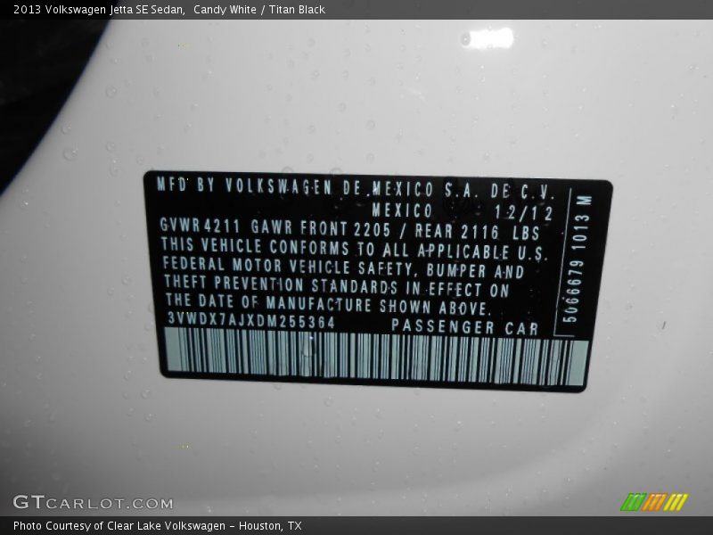 Candy White / Titan Black 2013 Volkswagen Jetta SE Sedan